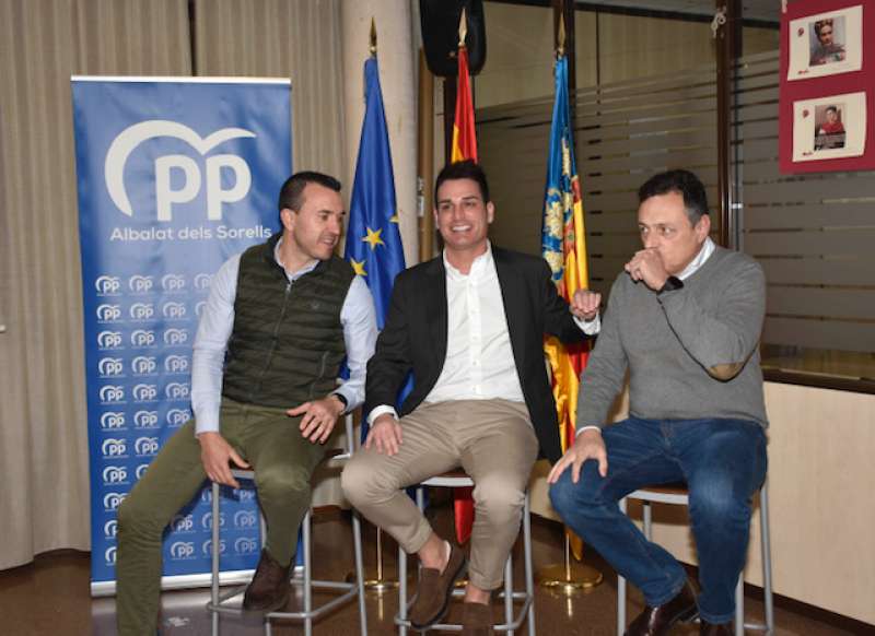Vicente MompÃ³, Viza y JosÃ© Rafa, exalcalde y presidente del PP de Albalat. /EPDA